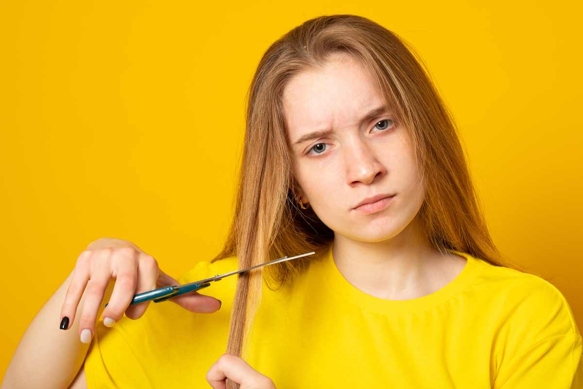 catie-has-been-trimming-her-own-hair-for-years-and-years-nobody-else-s